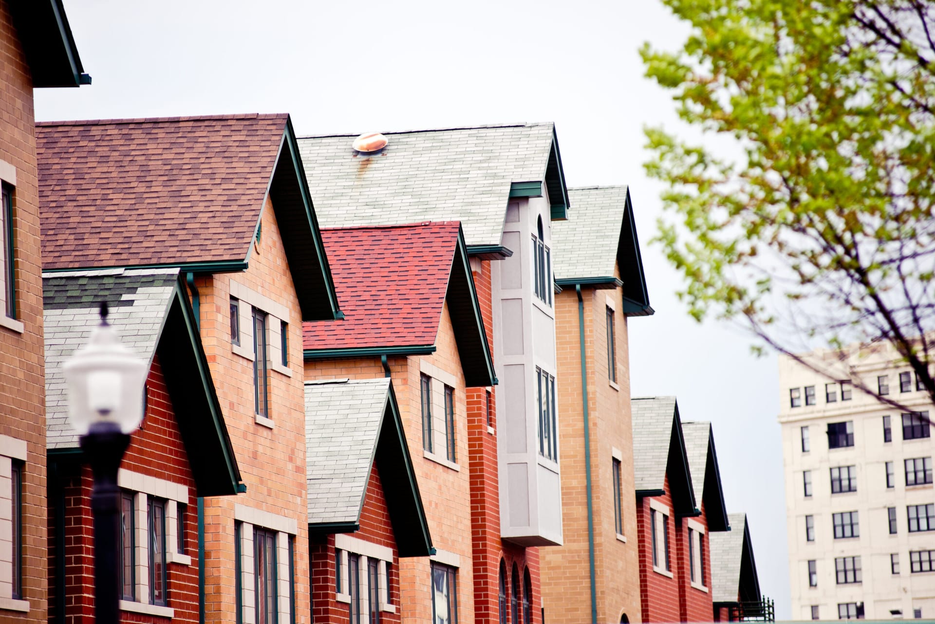 Row of multi-story Chicago homes.